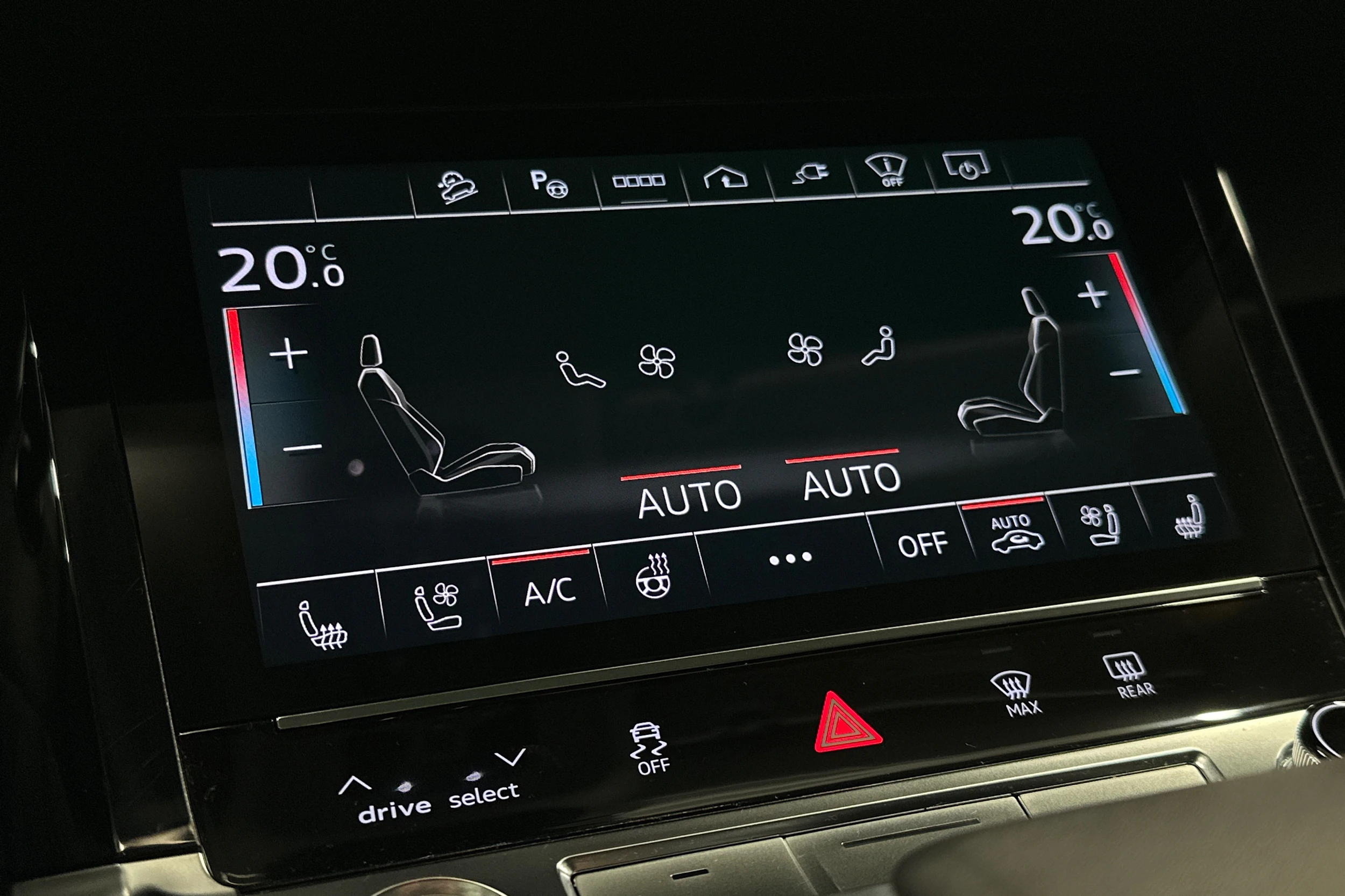 musta Audi Q8 e-tron 2024 kuva 33.