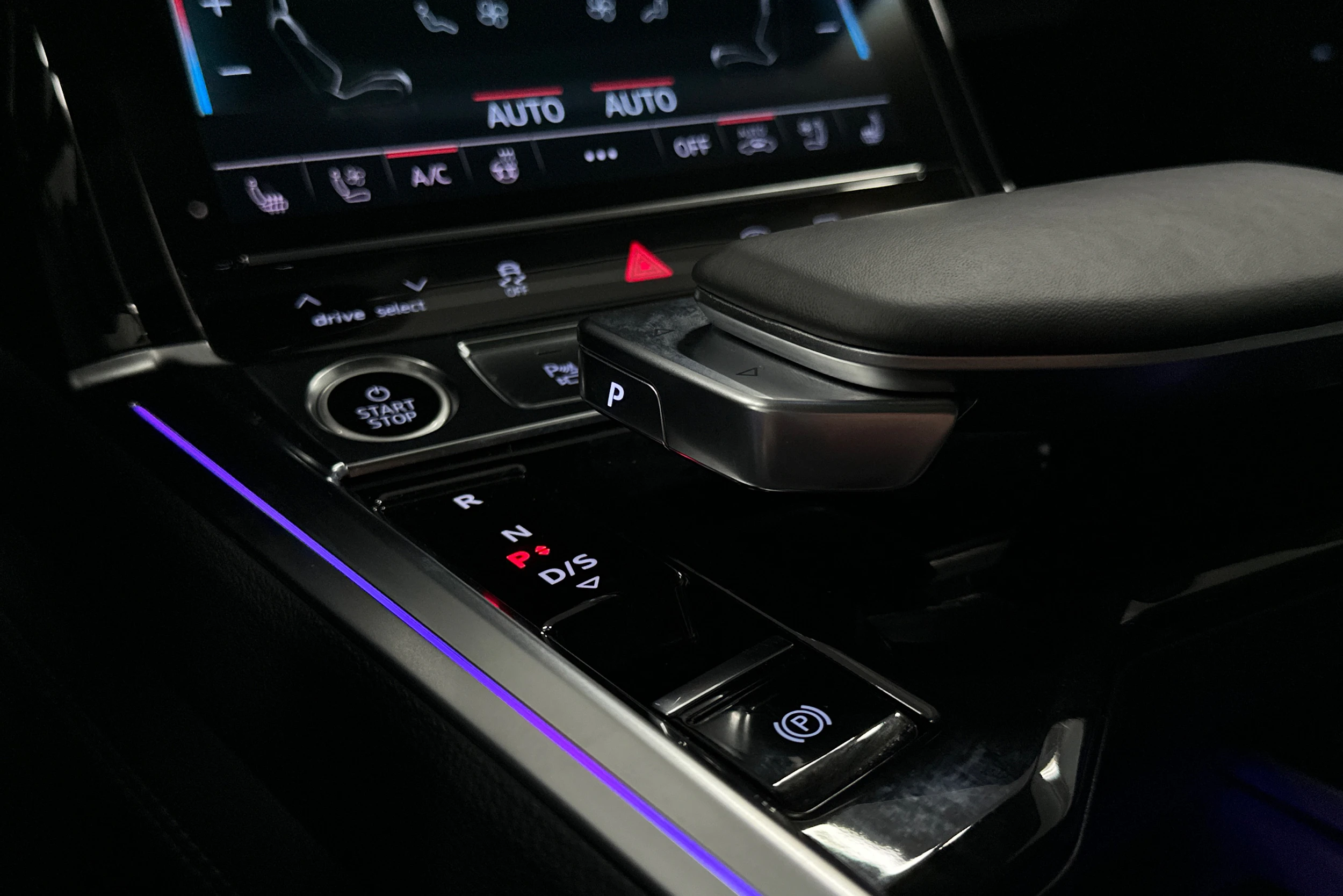 musta Audi Q8 e-tron 2024 kuva 34.