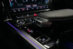 musta Audi Q8 e-tron 2024 kuva 34.