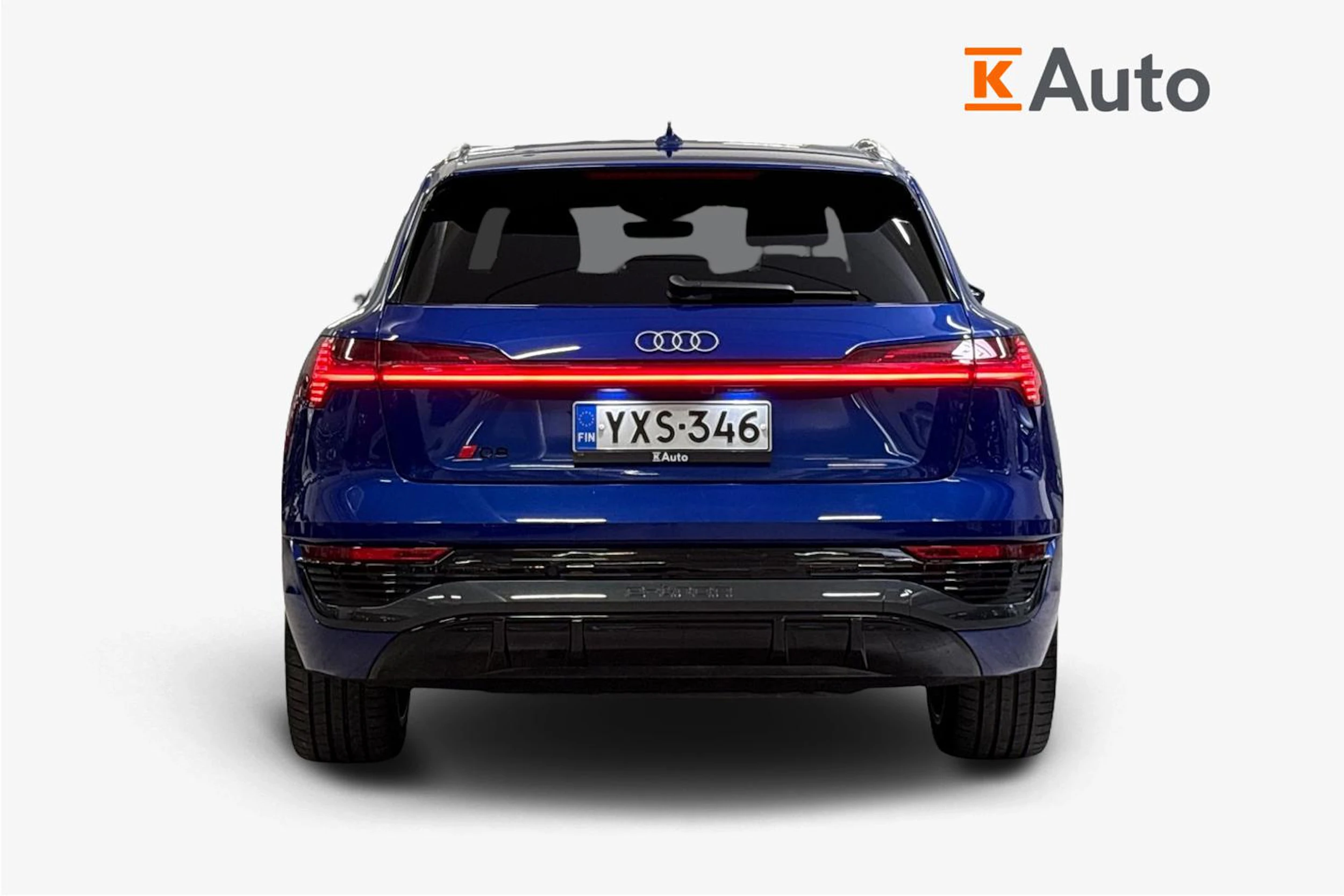 sininen Audi Q8 e-tron 2024 kuva 3.