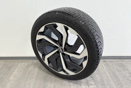 sininen Audi Q8 e-tron 2024 kuva 10.
