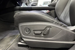 sininen Audi Q8 e-tron 2024 kuva 12.