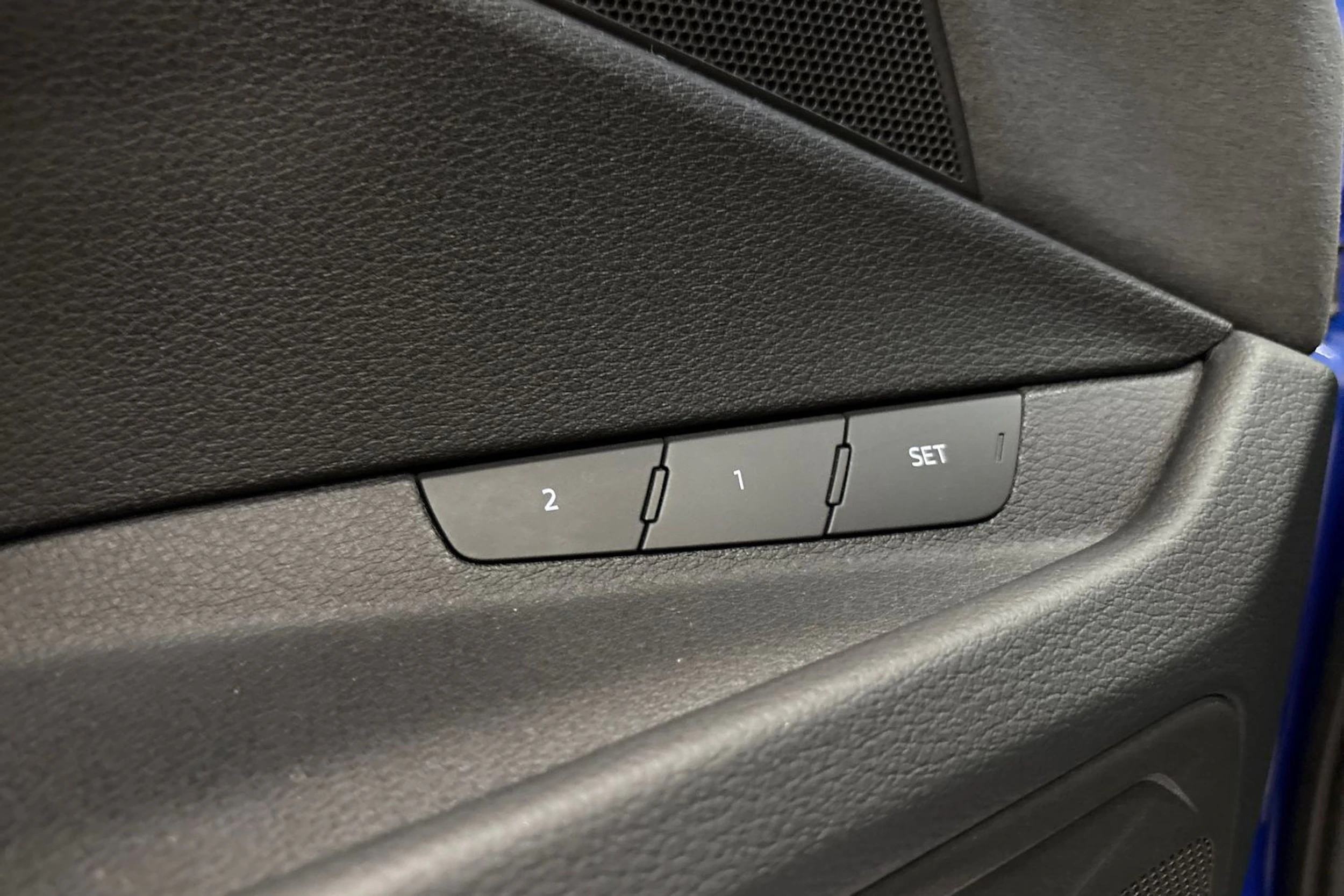 sininen Audi Q8 e-tron 2024 kuva 13.