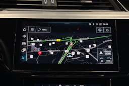 sininen Audi Q8 e-tron 2024 kuva 20.