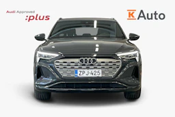 Musta Audi Q8 e-tron 2024 kuva 4.