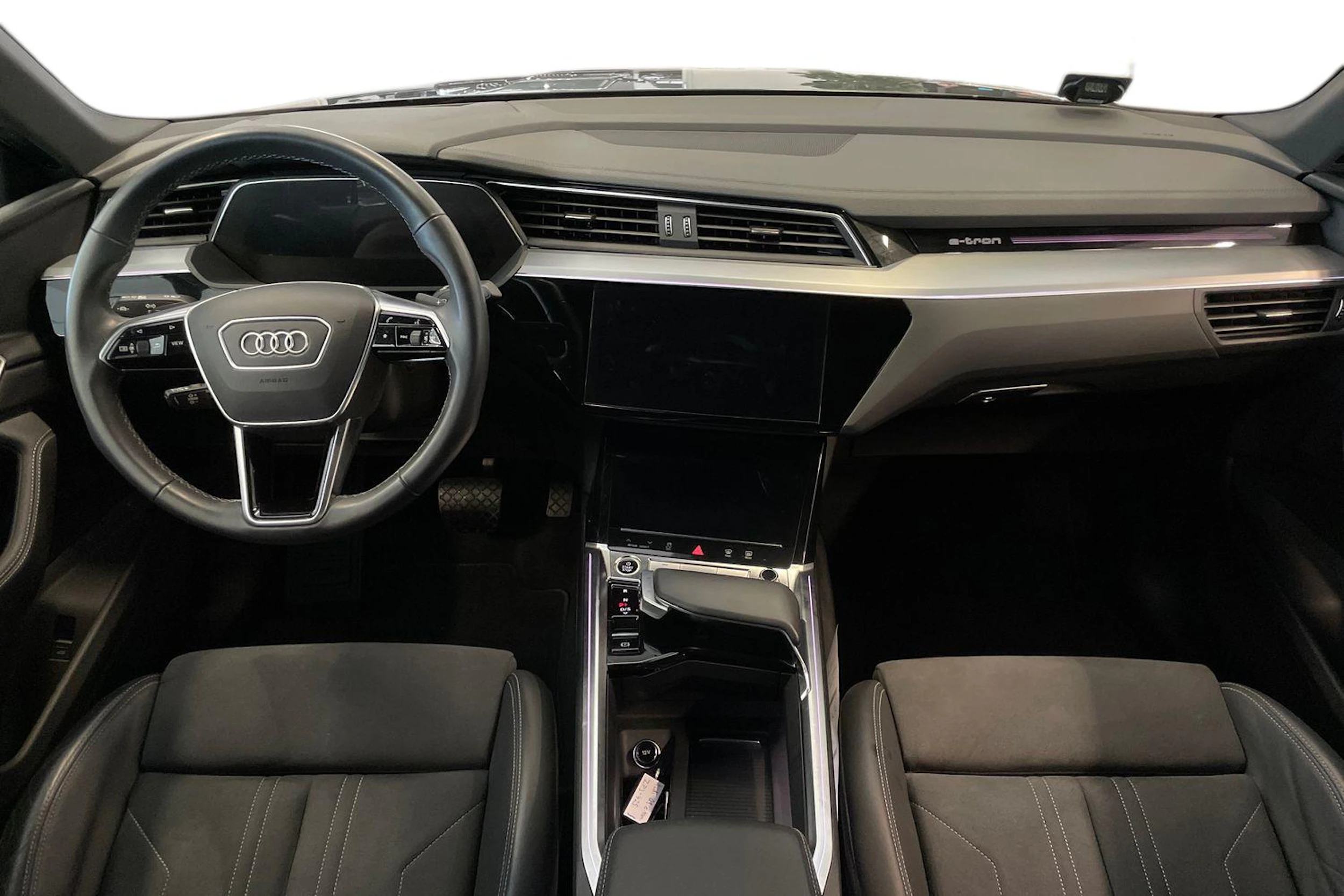 Musta Audi Q8 e-tron 2024 kuva 7.