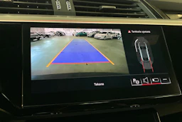 Musta Audi Q8 e-tron 2024 kuva 19.