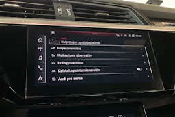 Musta Audi Q8 e-tron 2024 kuva 22.