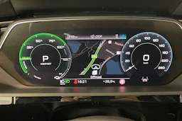 Musta Audi Q8 e-tron 2024 kuva 25.