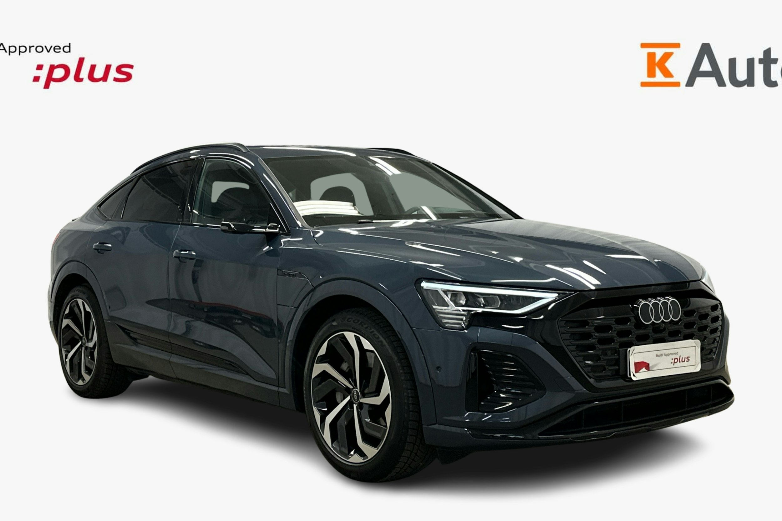 sininen Audi Q8 e-tron 2024 kuva 1.