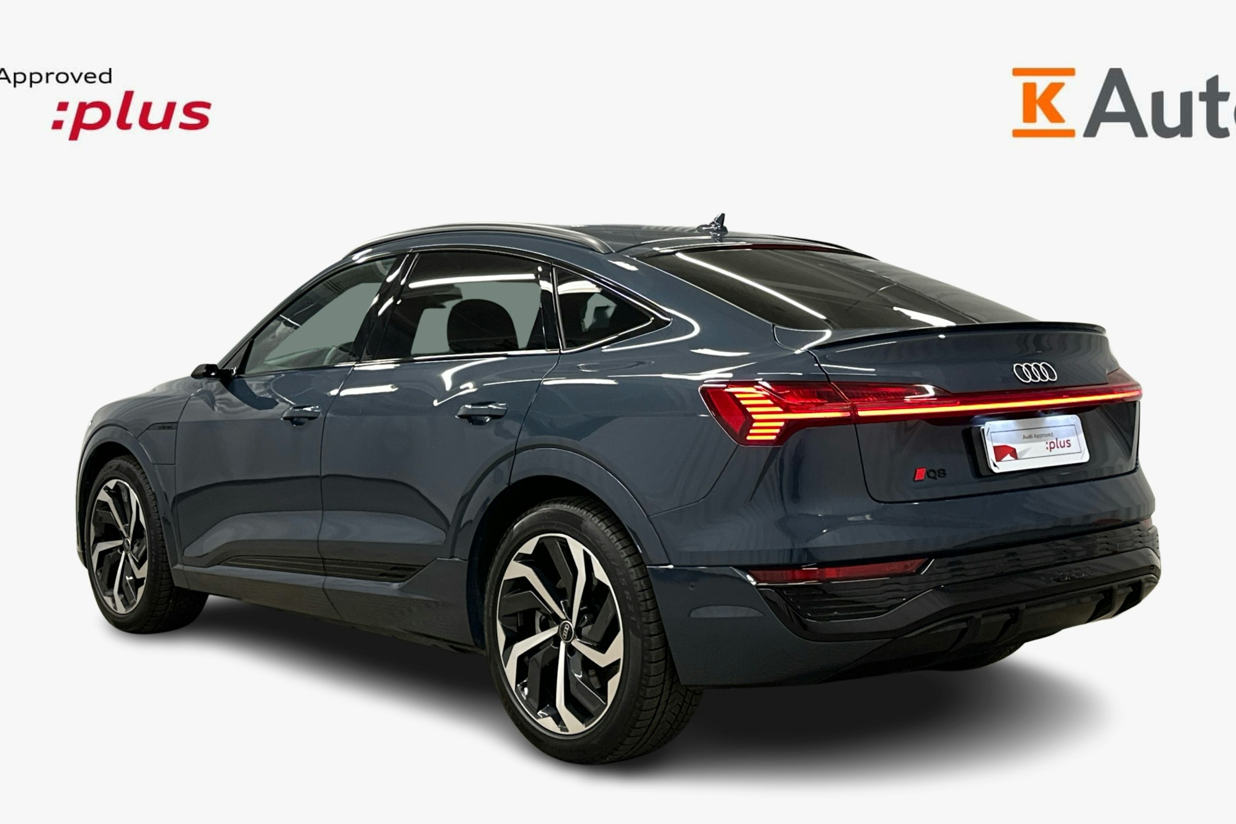 sininen Audi Q8 e-tron 2024 kuva 2.