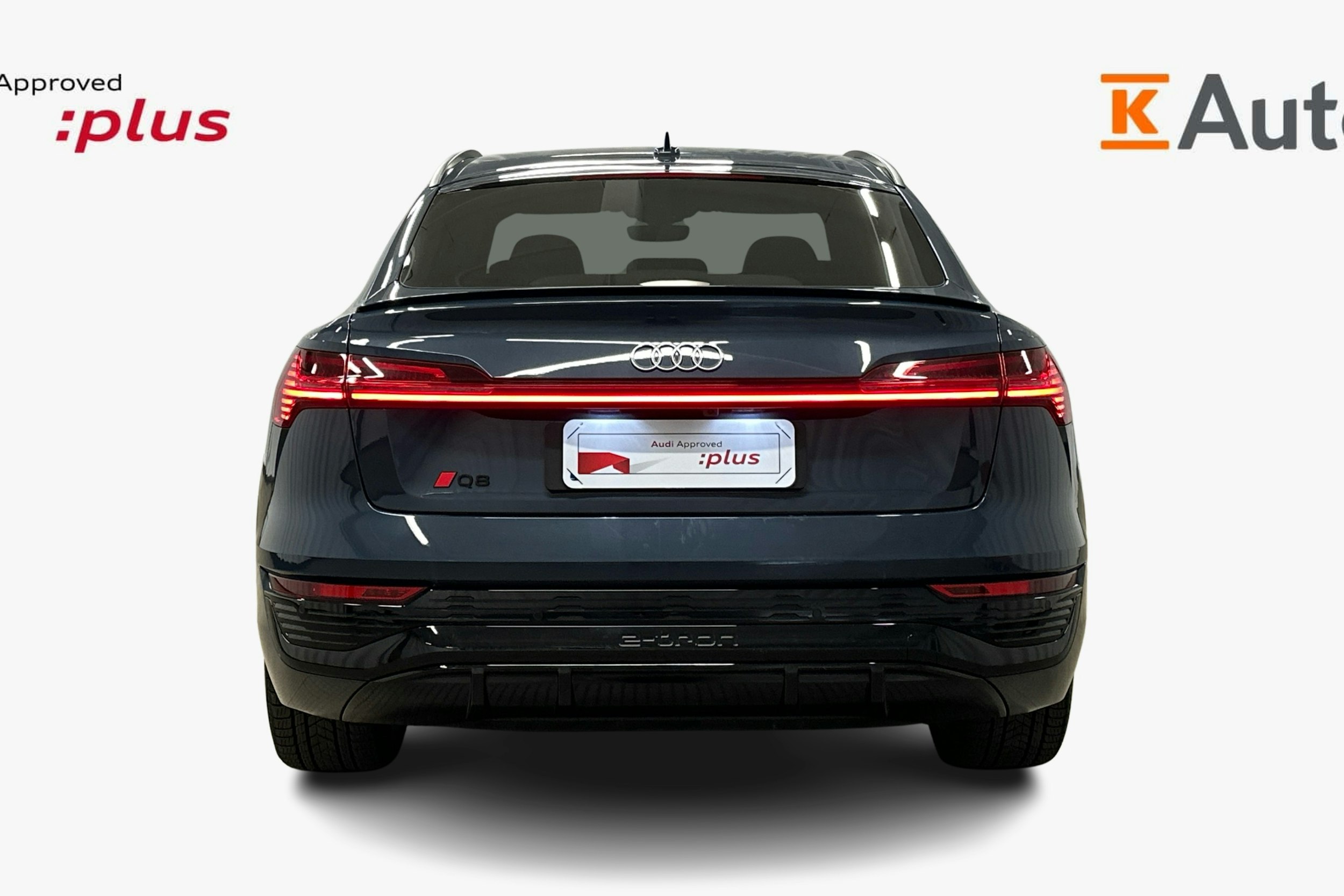 sininen Audi Q8 e-tron 2024 kuva 3.