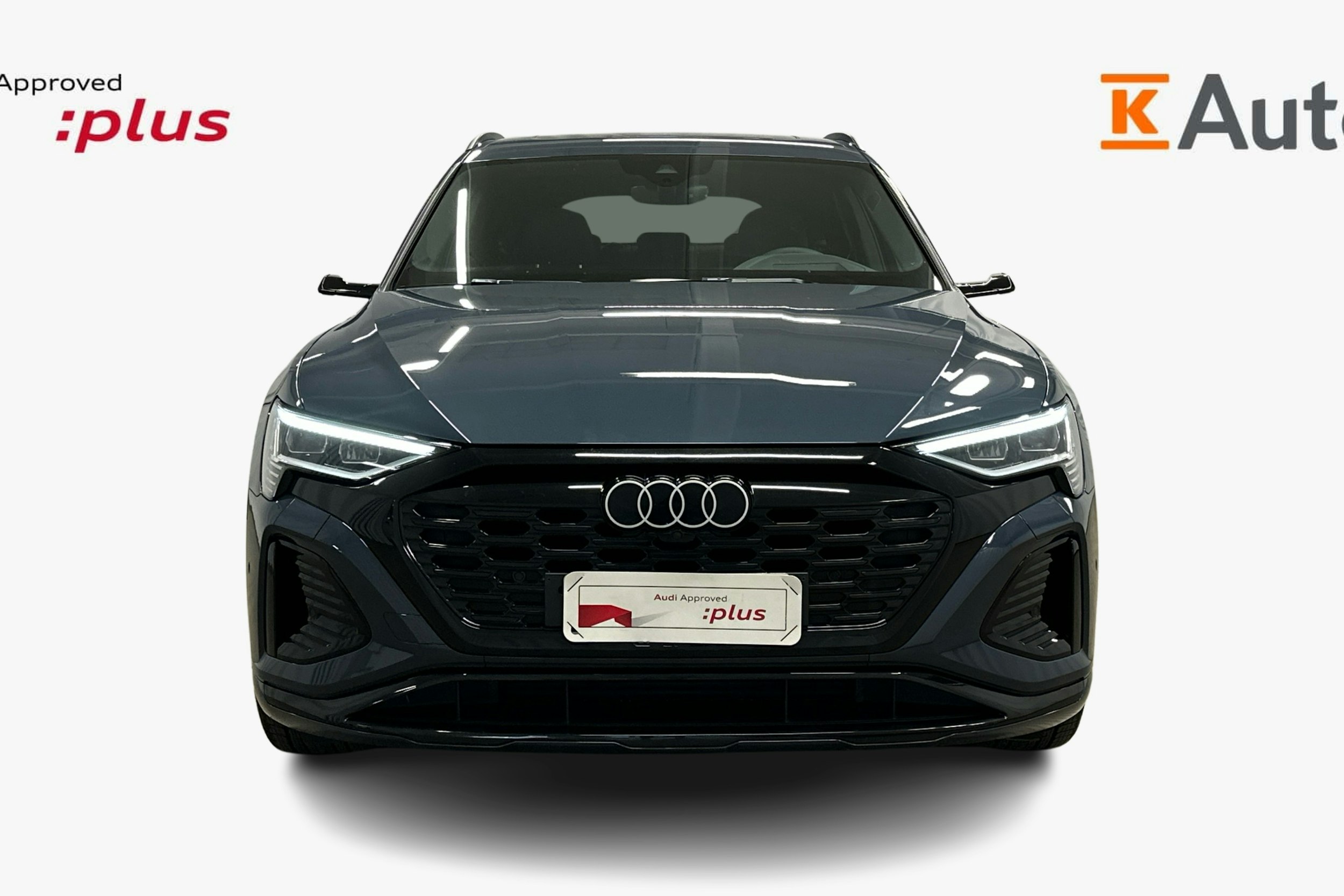 sininen Audi Q8 e-tron 2024 kuva 4.