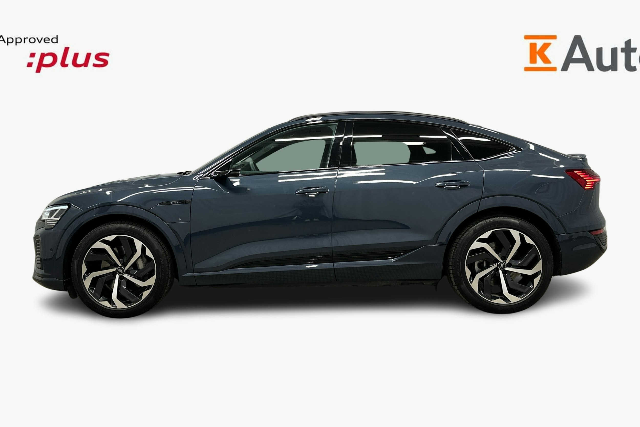 sininen Audi Q8 e-tron 2024 kuva 5.