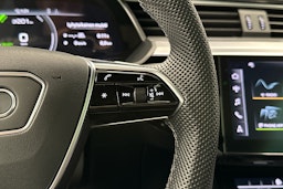 sininen Audi Q8 e-tron 2024 kuva 10.