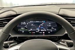 sininen Audi Q8 e-tron 2024 kuva 12.