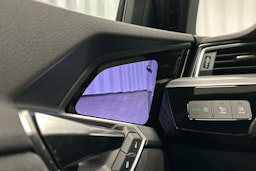 sininen Audi Q8 e-tron 2024 kuva 13.