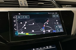 sininen Audi Q8 e-tron 2024 kuva 15.