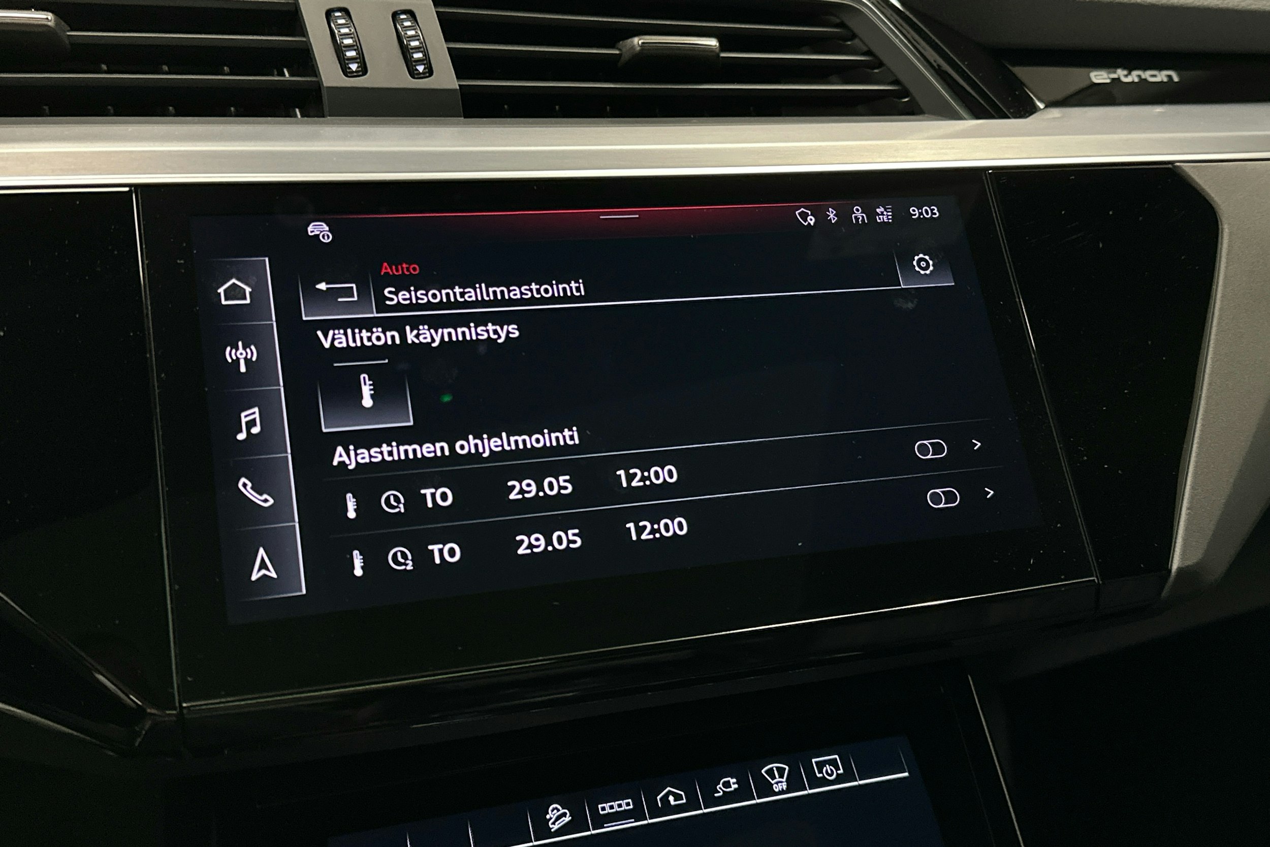 sininen Audi Q8 e-tron 2024 kuva 20.