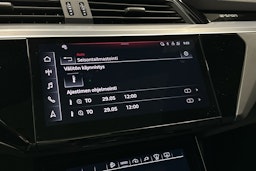 sininen Audi Q8 e-tron 2024 kuva 20.
