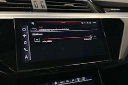 sininen Audi Q8 e-tron 2024 kuva 21.