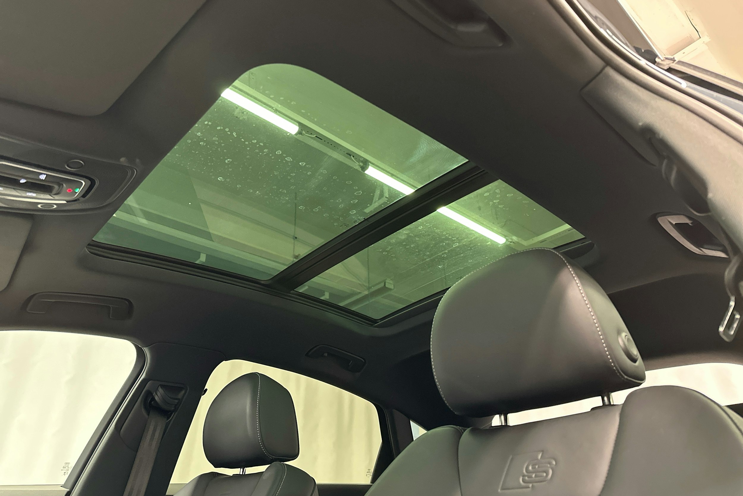 sininen Audi Q8 e-tron 2024 kuva 29.