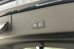 sininen Audi Q8 e-tron 2024 kuva 31.
