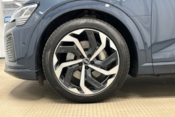 sininen Audi Q8 e-tron 2024 kuva 33.