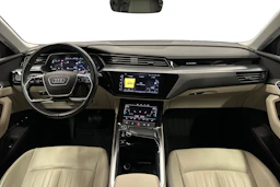 harmaa Audi Q8 e-tron 2024 kuva 9.