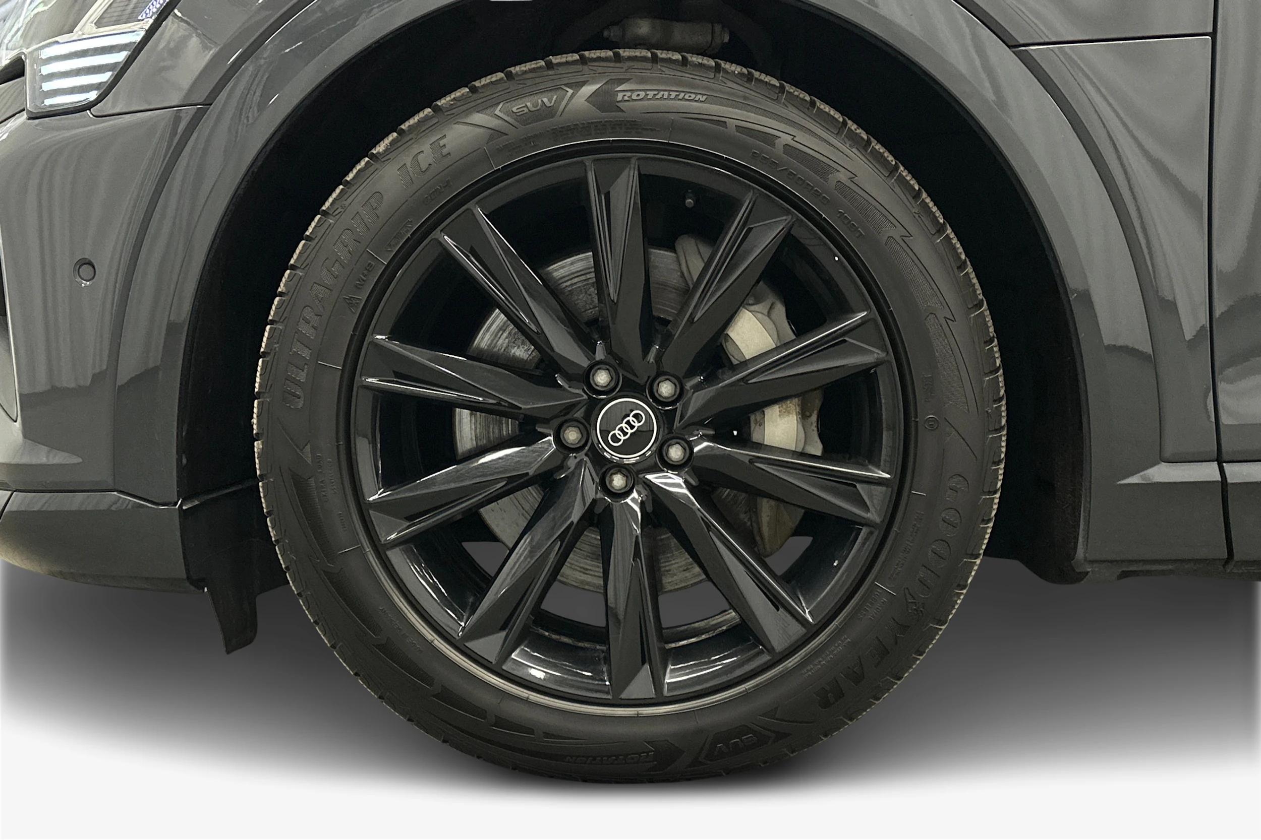 harmaa Audi Q8 e-tron 2024 kuva 12.