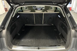 harmaa Audi Q8 e-tron 2024 kuva 15.