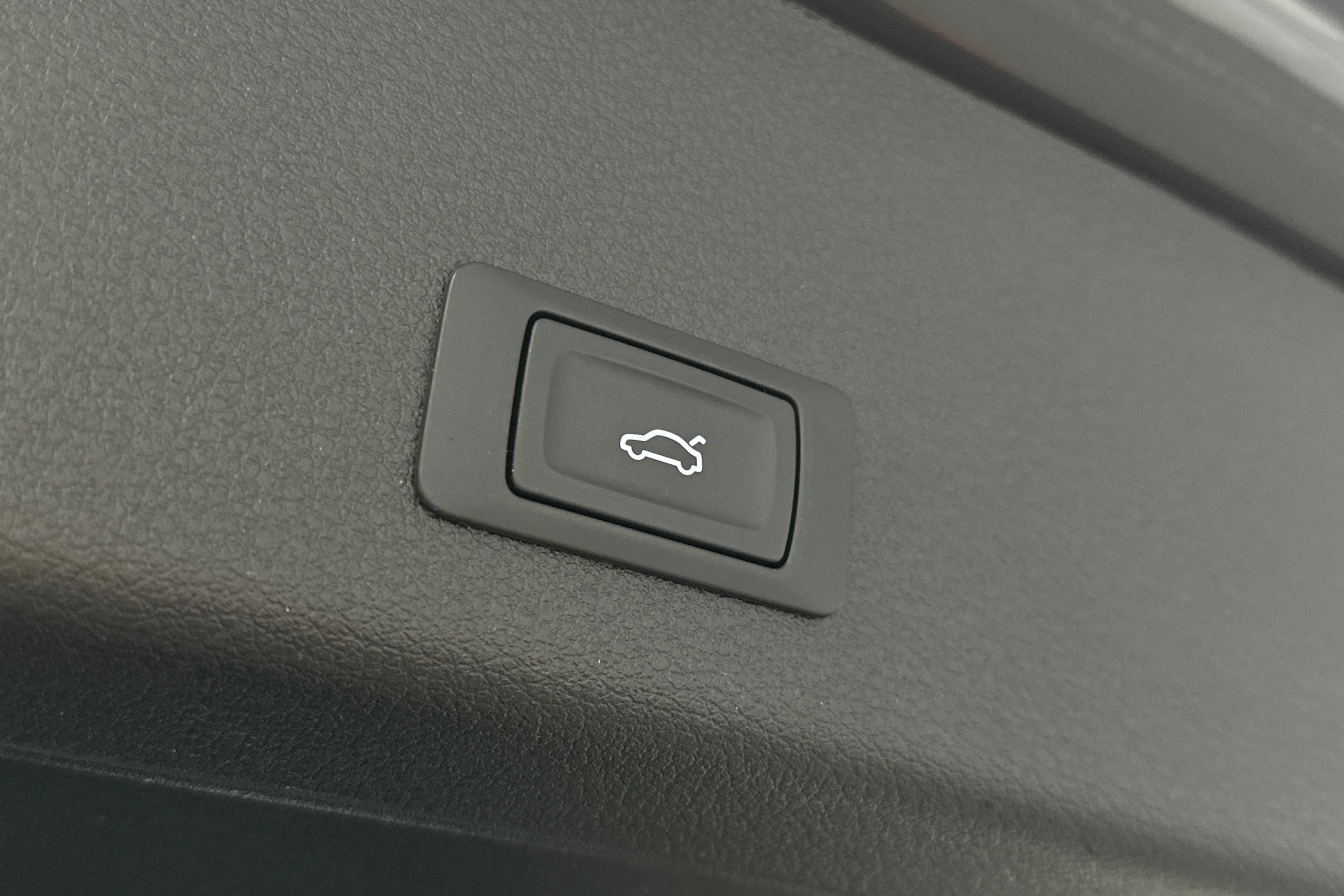 harmaa Audi Q8 e-tron 2024 kuva 16.