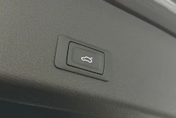 harmaa Audi Q8 e-tron 2024 kuva 16.