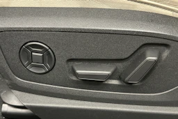 harmaa Audi Q8 e-tron 2024 kuva 18.