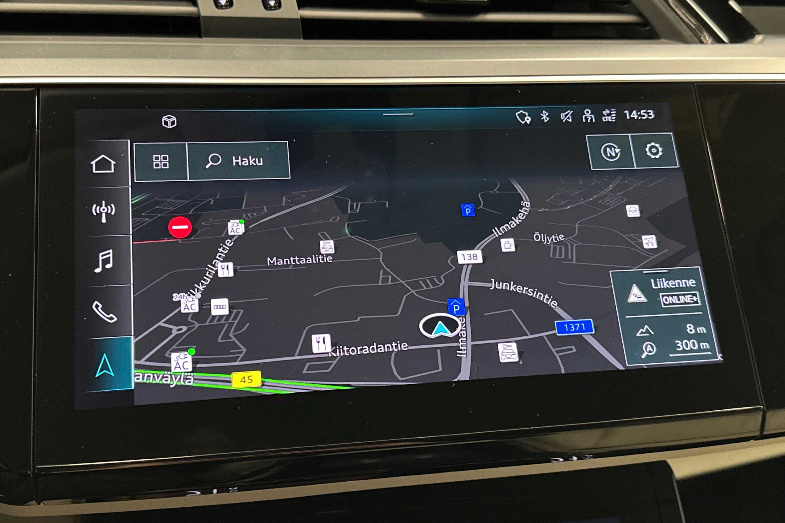 harmaa Audi Q8 e-tron 2024 kuva 26.