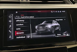 harmaa Audi Q8 e-tron 2024 kuva 27.