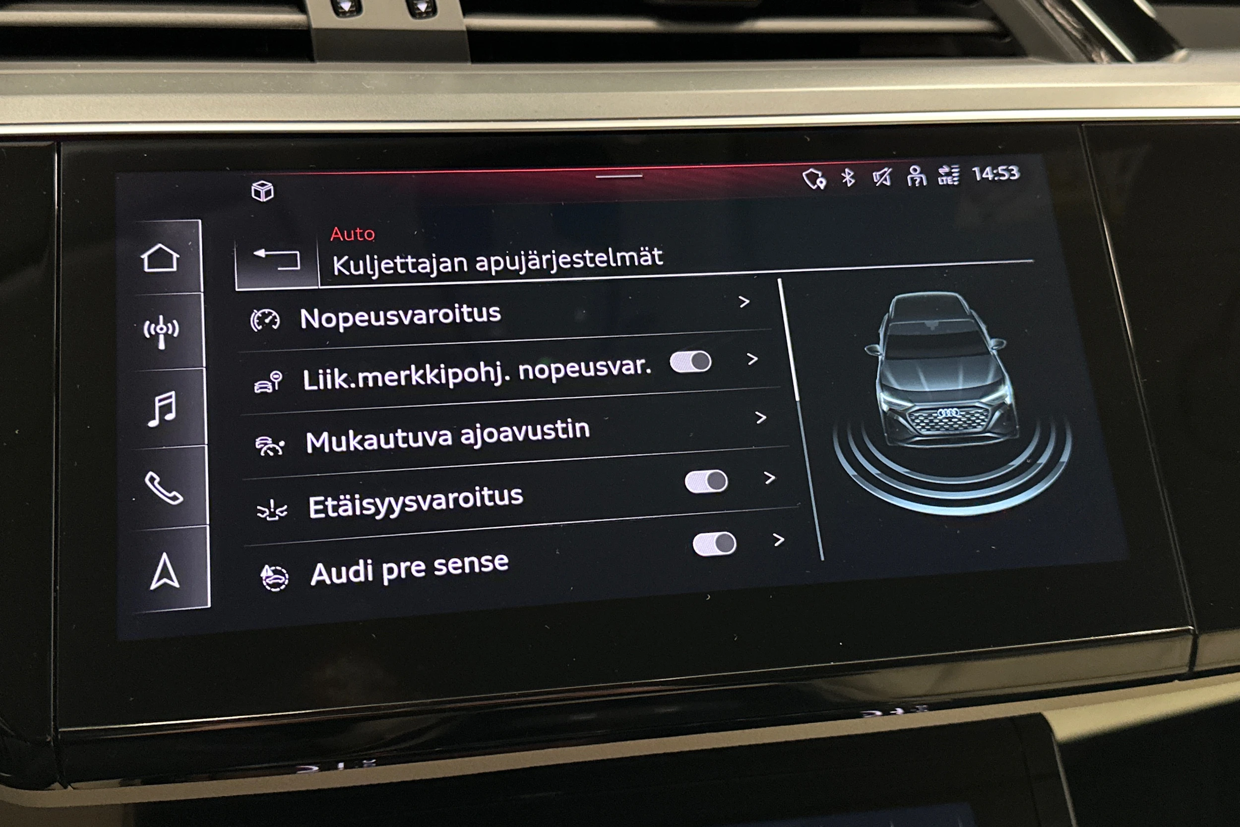 harmaa Audi Q8 e-tron 2024 kuva 29.