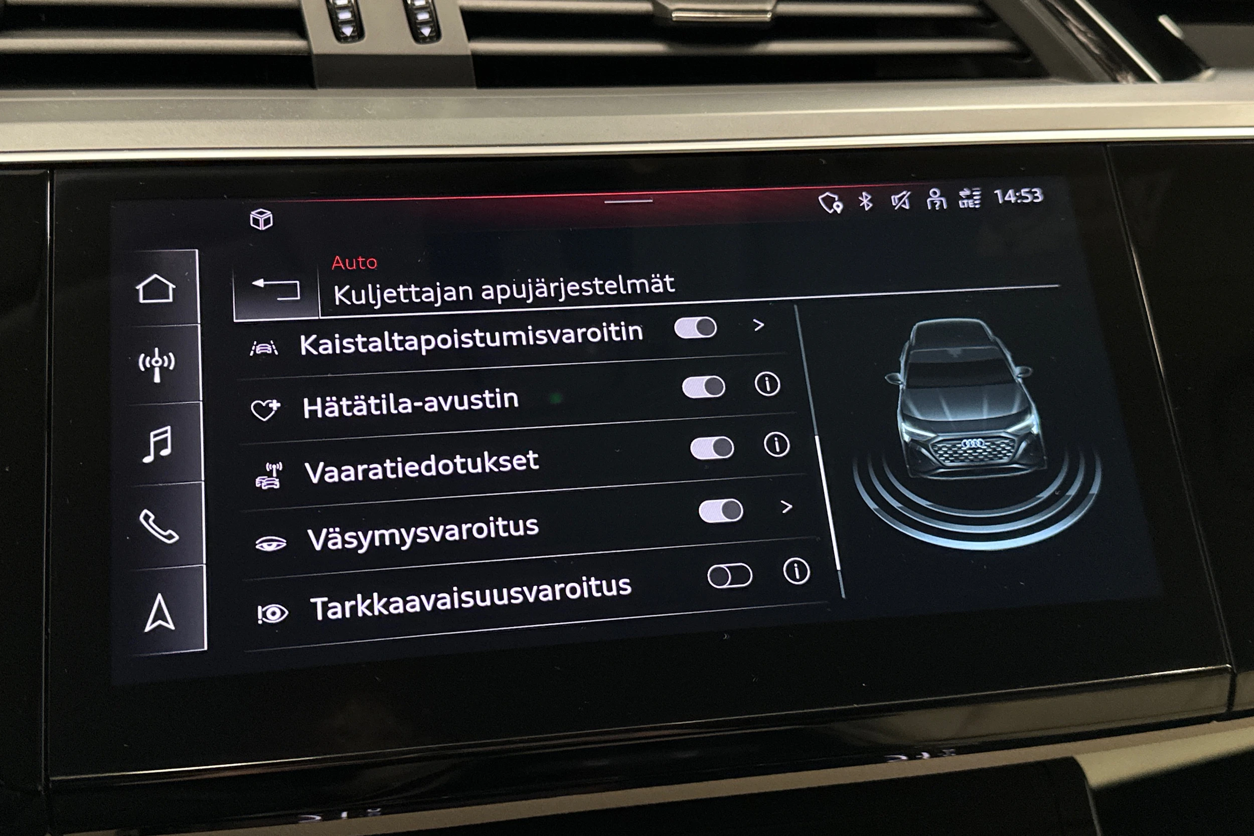 harmaa Audi Q8 e-tron 2024 kuva 30.