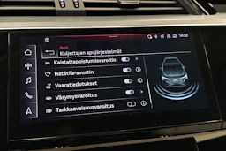 harmaa Audi Q8 e-tron 2024 kuva 30.