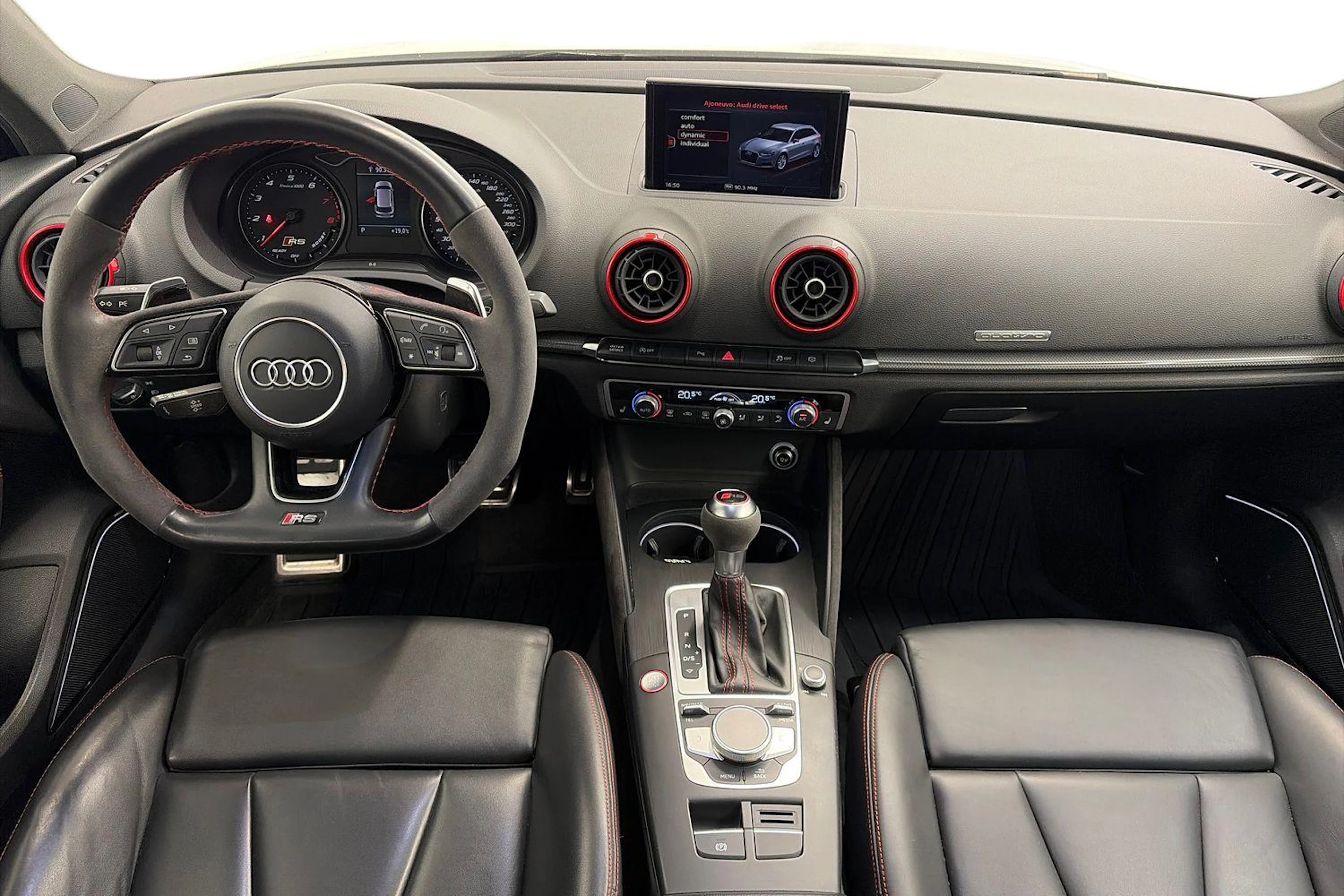 valkoinen Audi RS 3 2018 kuva 7.