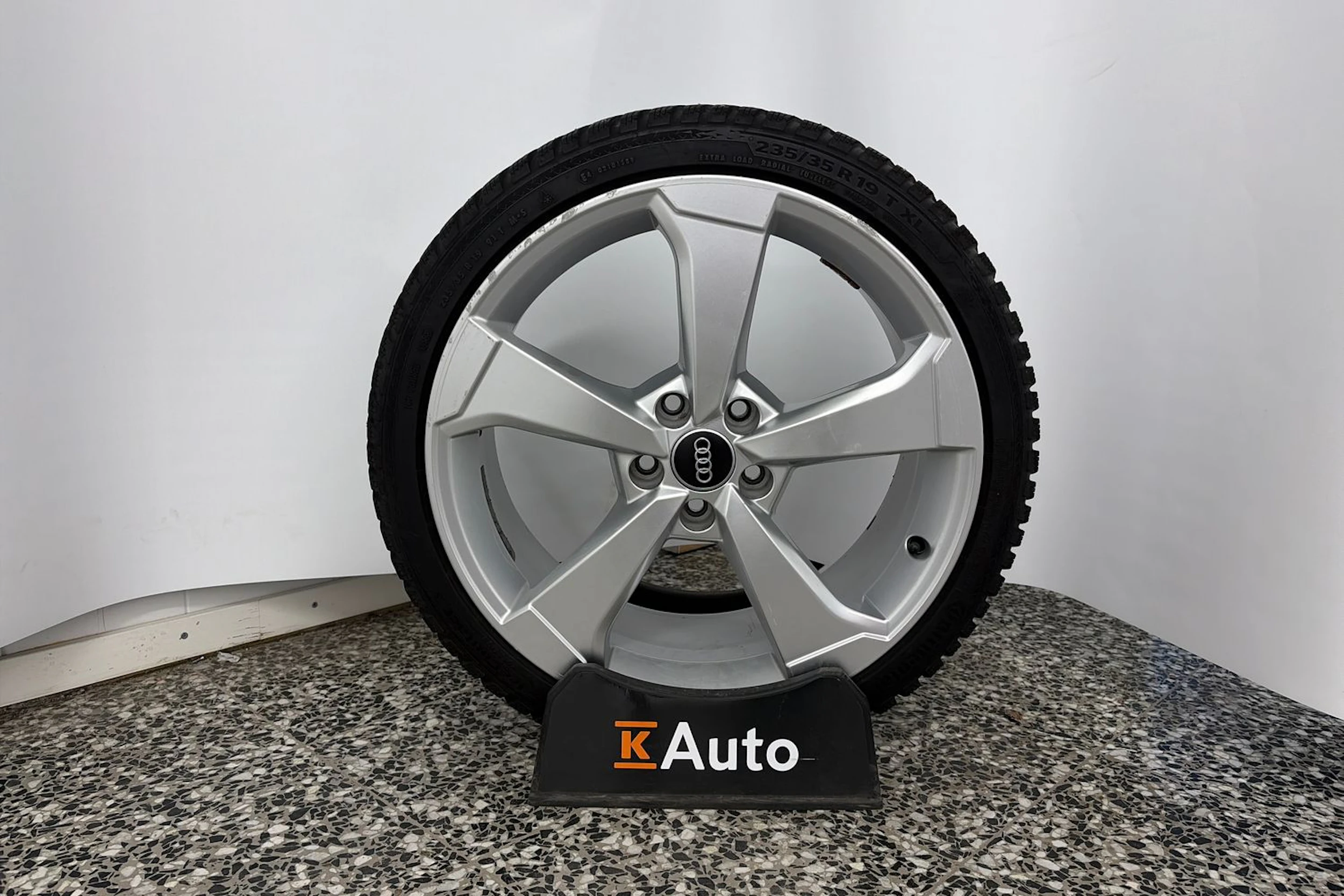 valkoinen Audi RS 3 2018 kuva 10.