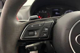 valkoinen Audi RS 3 2018 kuva 15.