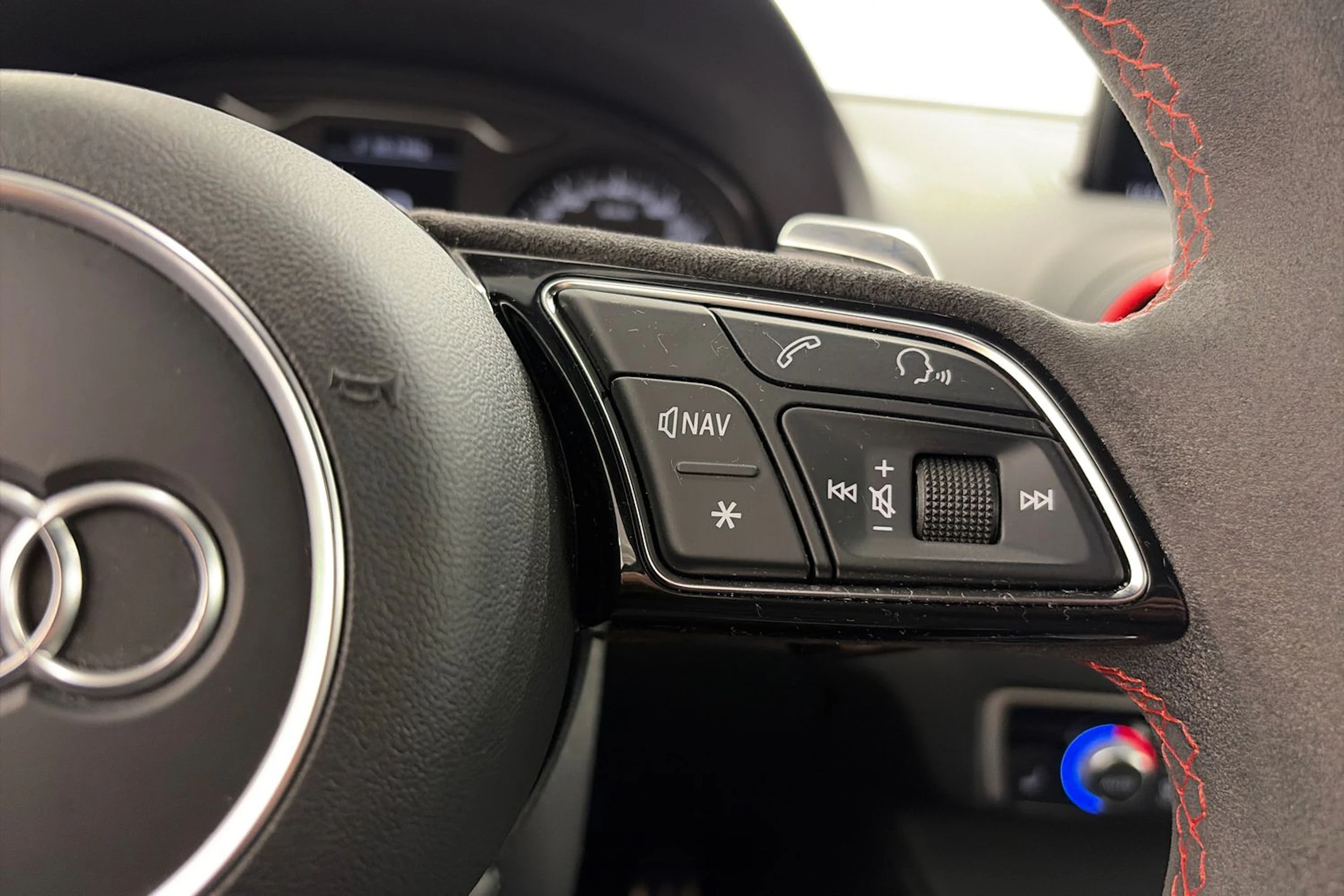 valkoinen Audi RS 3 2018 kuva 16.
