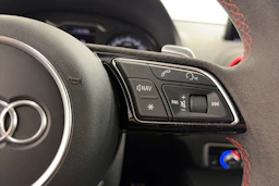 valkoinen Audi RS 3 2018 kuva 16.