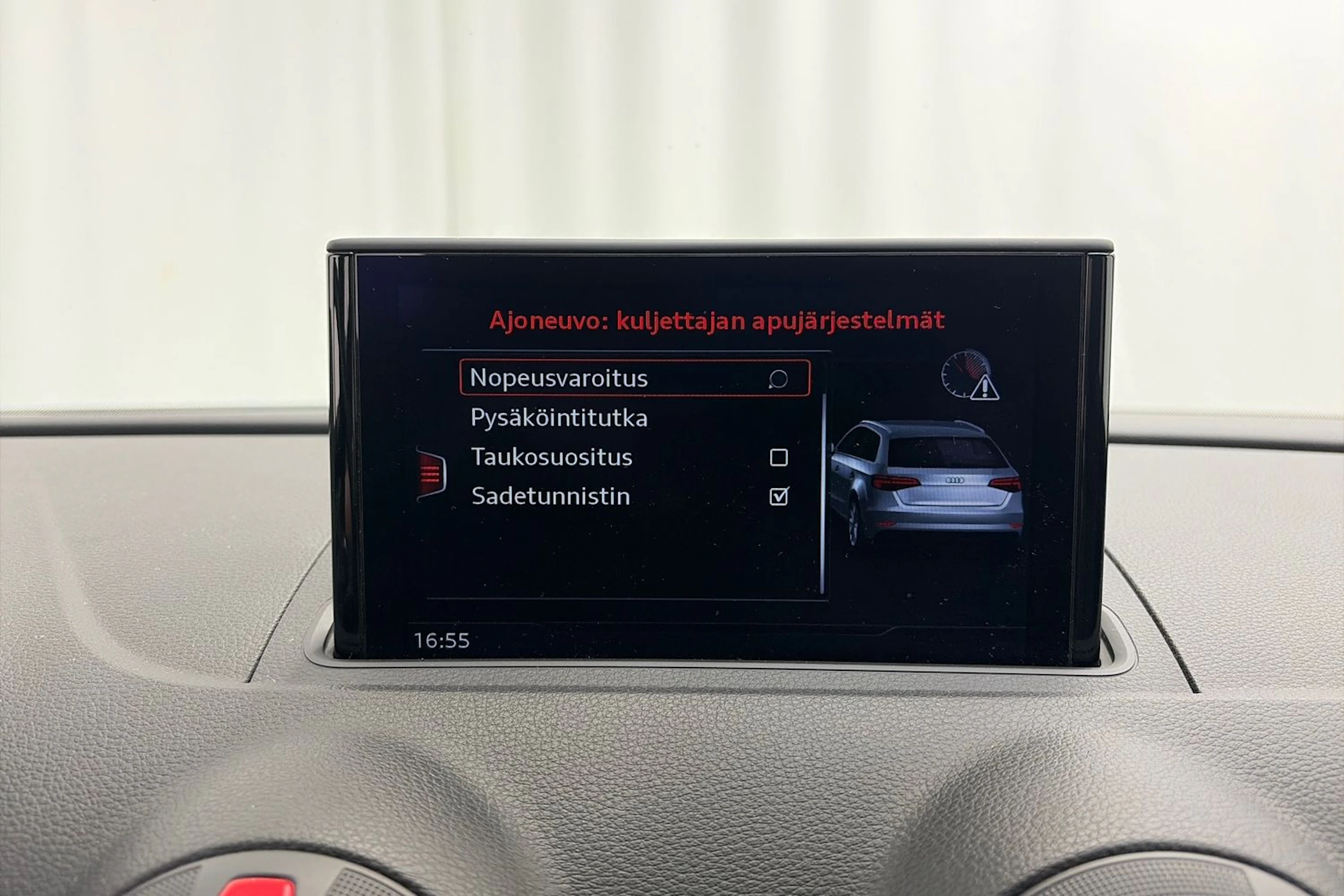 valkoinen Audi RS 3 2018 kuva 21.