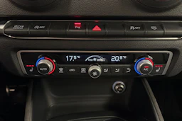 valkoinen Audi RS 3 2018 kuva 24.