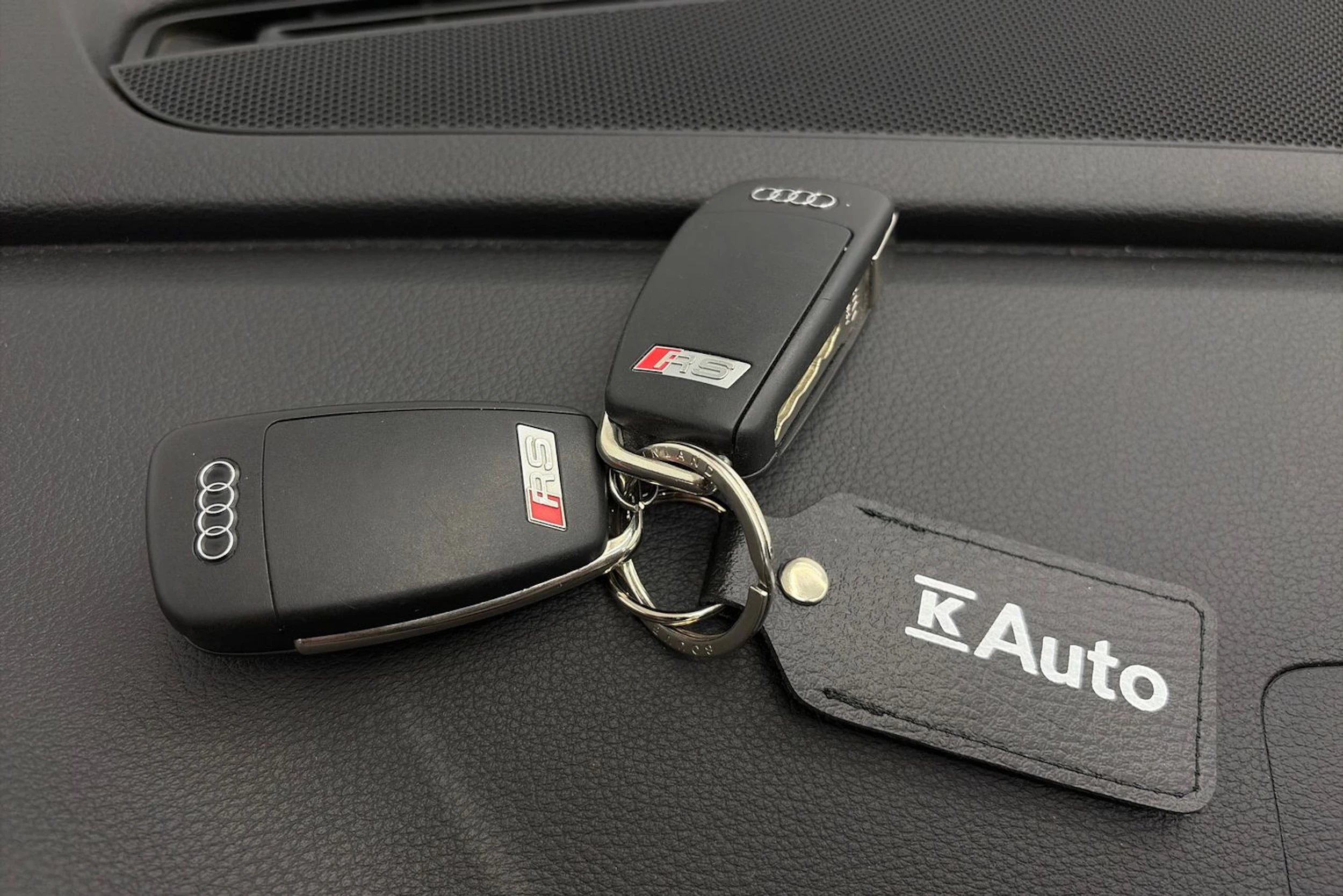 valkoinen Audi RS 3 2018 kuva 29.