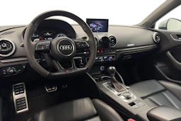 sininen Audi RS 3 2018 kuva 6.
