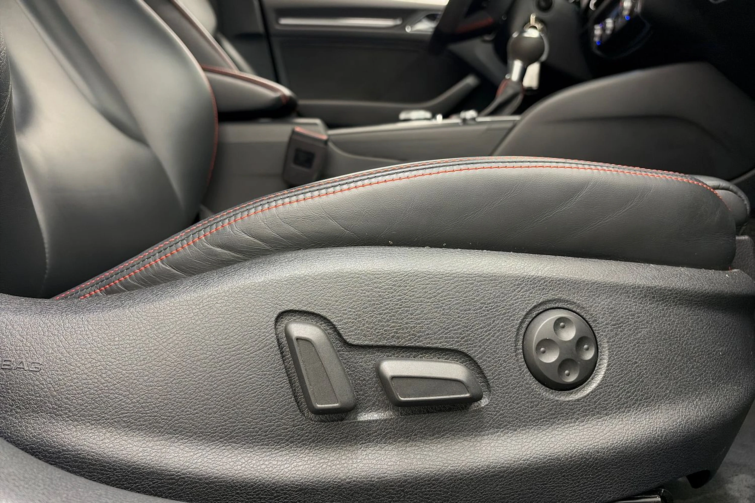 sininen Audi RS 3 2018 kuva 13.