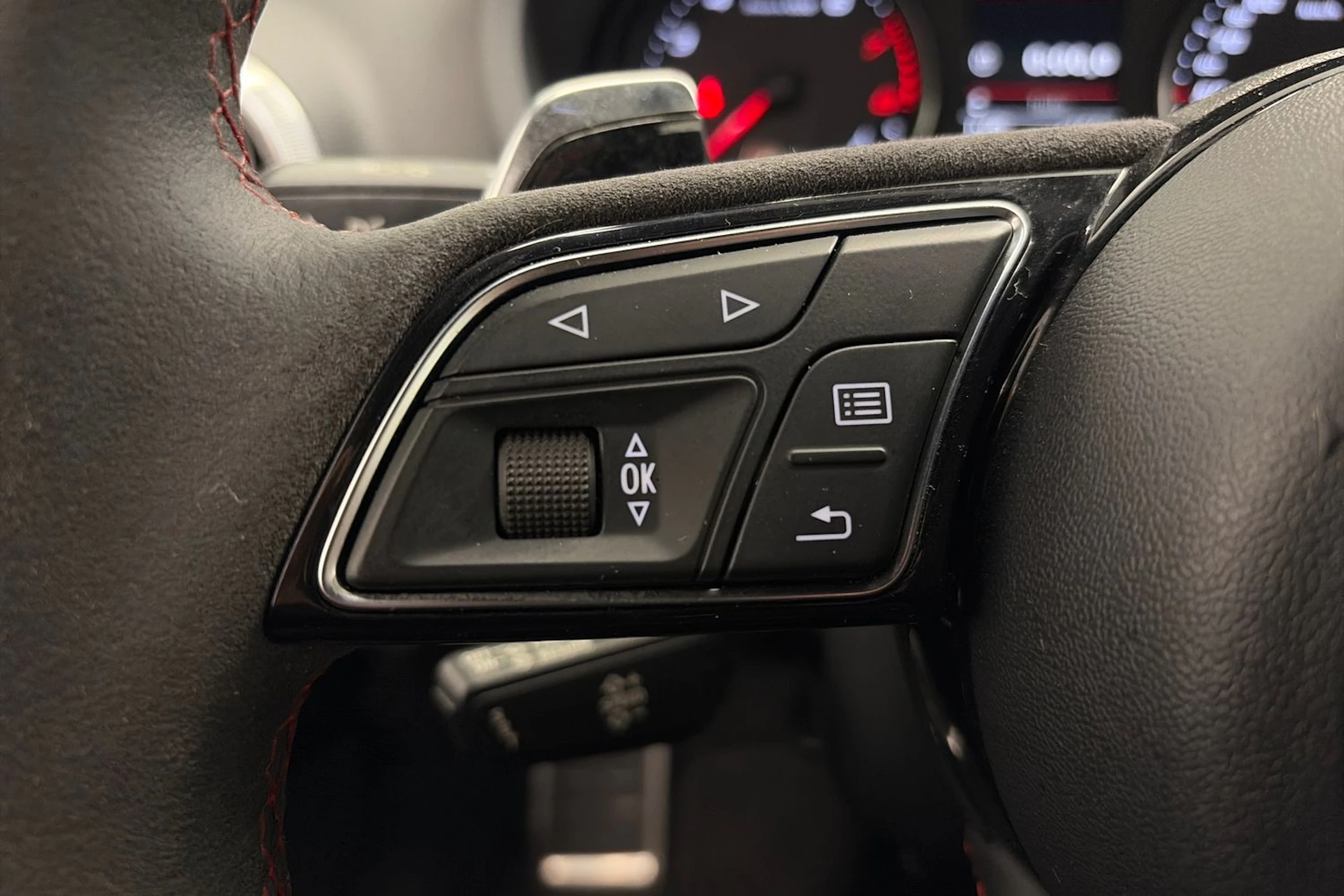 sininen Audi RS 3 2018 kuva 15.